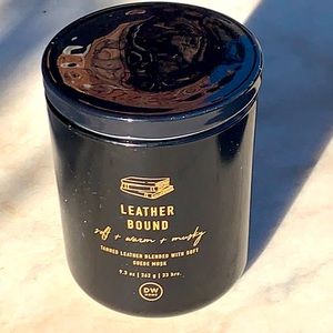 DW HOME CANDLE LEATHER BOUND MUSK RICHLY SCENTED NEW